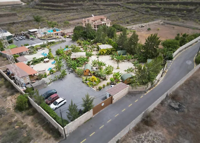 Bernegal Moneyba, Hot Tub, Piscina Y Jardin Buzanada