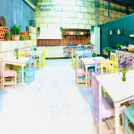 Bernegal Moneyba, Hot Tub, Piscina Y Jardin 아파트 Buzanada