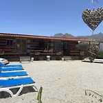 Bernegal Moneyba, Hot Tub, Piscina Y Jardin * Buzanada