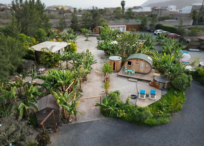 Bernegal Moneyba, Hot Tub, Piscina Y Jardin アパート