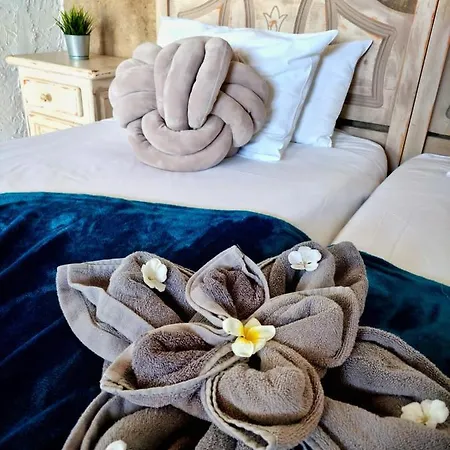 Bernegal Moneyba, Hot Tub, Piscina Y Jardin Apartman