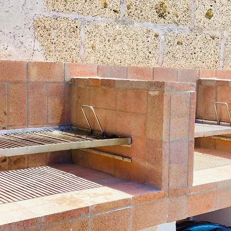 Bernegal Moneyba, Hot Tub, Piscina Y Jardin Apartman Buzanada
